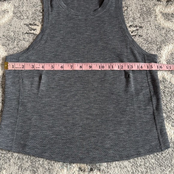 Lululemon gray textured tank top - Picture 4 of 9